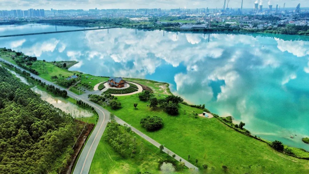 女人飞吻_女人飞吻啥意思_女人飞吻怎么回复